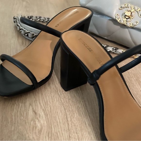 Sincerely Jules - Black Strappy Block 3 Inch Heel Sandals ✨🖤 - Picture 9 of 14